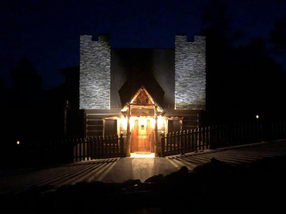 セバービル The Log Castle~Stunning Mountain Views~Hot Tubヴィラ エクステリア 写真