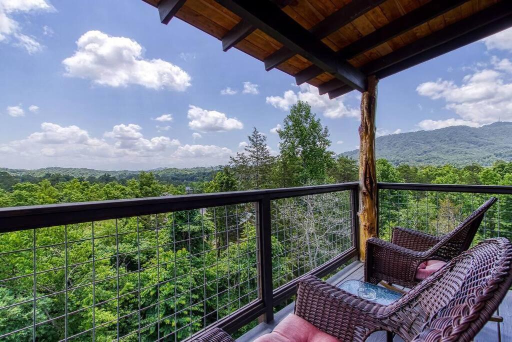 セバービル The Log Castle~Stunning Mountain Views~Hot Tubヴィラ エクステリア 写真