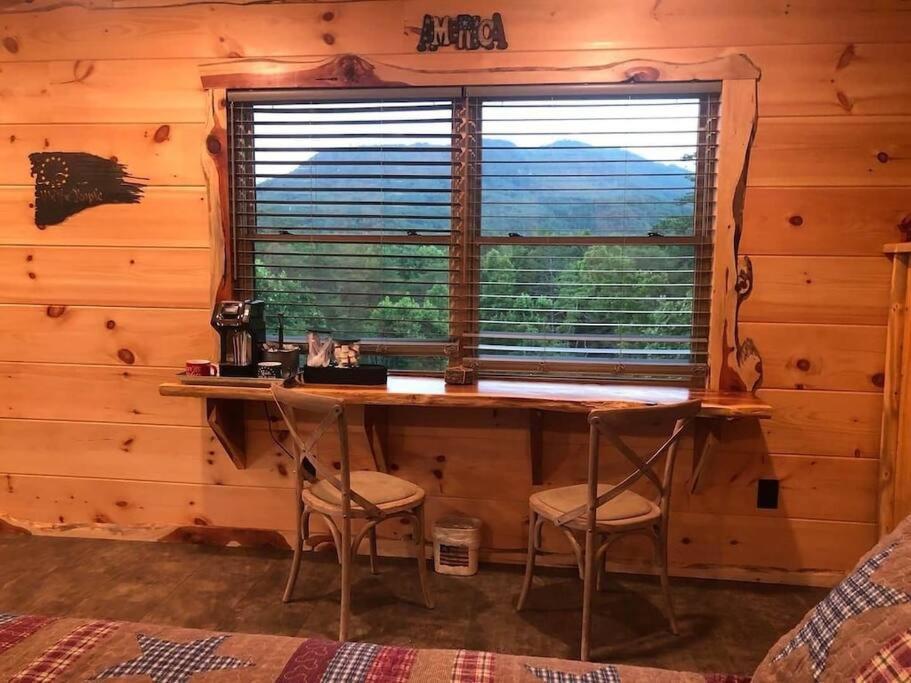 セバービル The Log Castle~Stunning Mountain Views~Hot Tubヴィラ エクステリア 写真