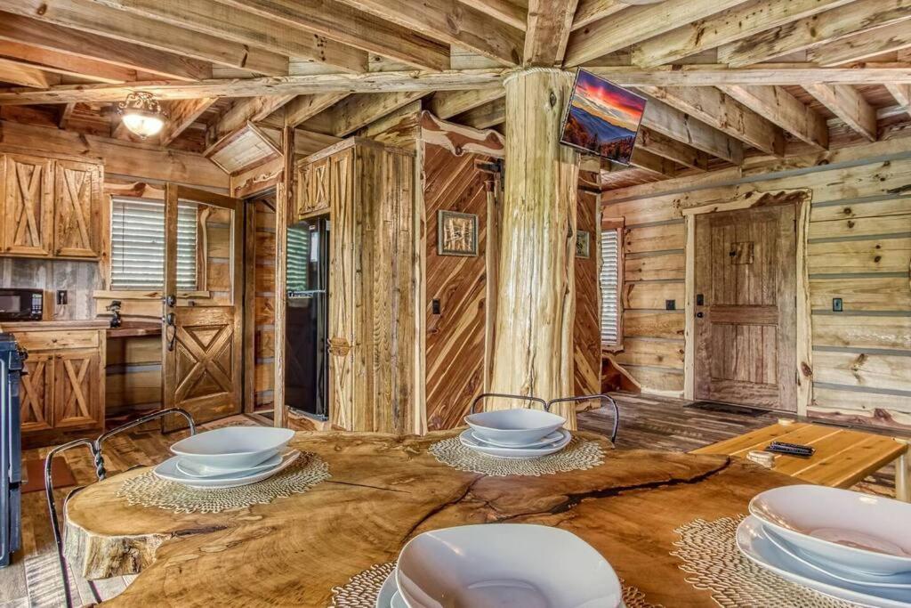 セバービル The Log Castle~Stunning Mountain Views~Hot Tubヴィラ エクステリア 写真