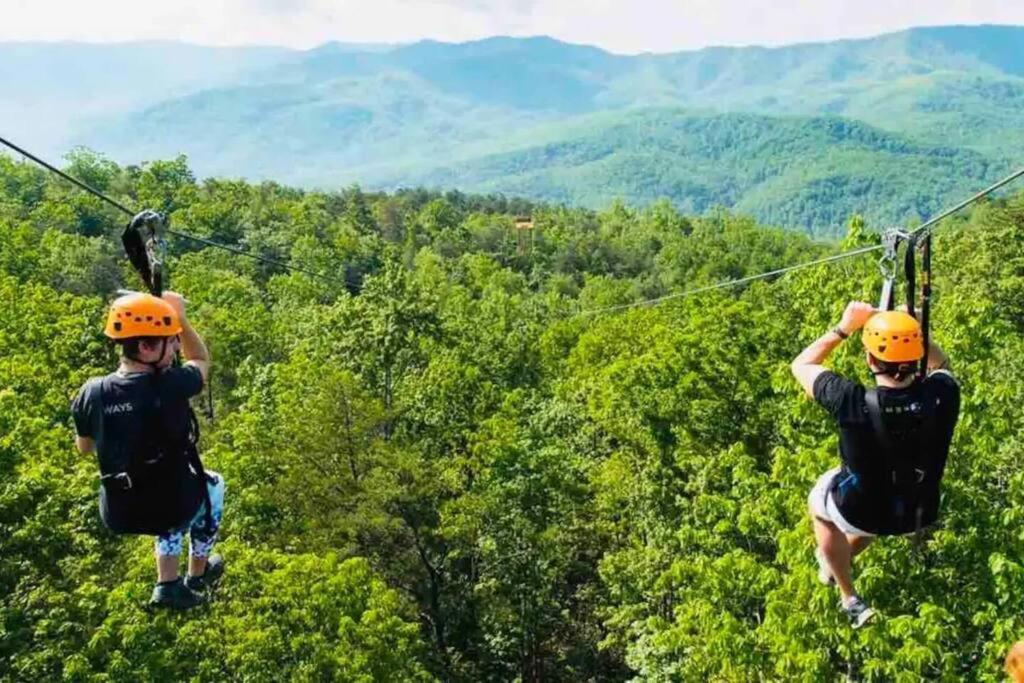 セバービル The Log Castle~Stunning Mountain Views~Hot Tubヴィラ エクステリア 写真