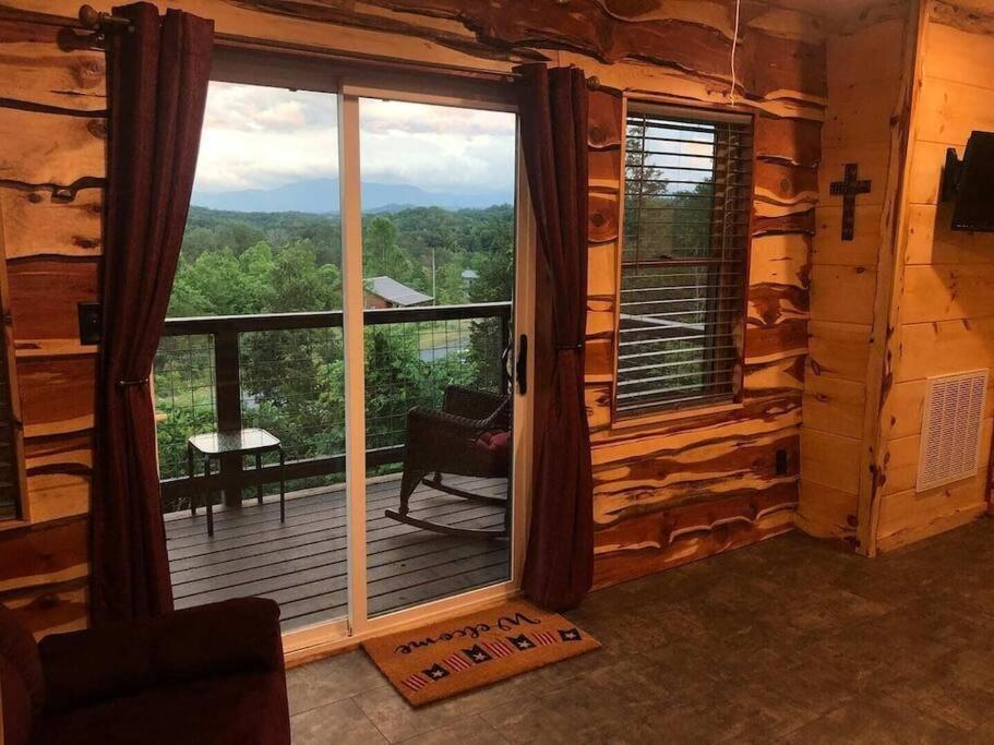 セバービル The Log Castle~Stunning Mountain Views~Hot Tubヴィラ エクステリア 写真