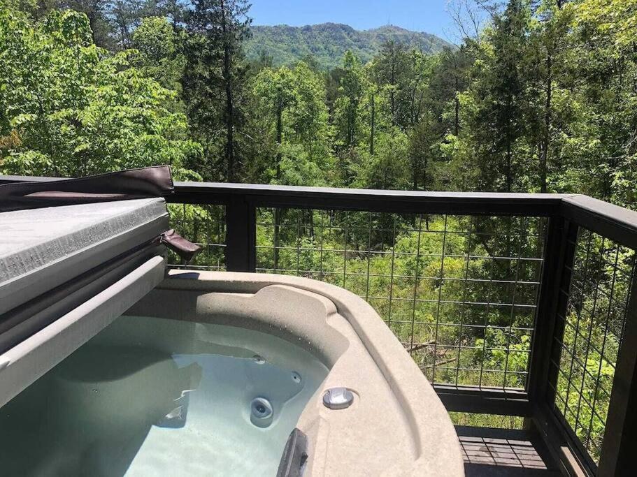 セバービル The Log Castle~Stunning Mountain Views~Hot Tubヴィラ エクステリア 写真