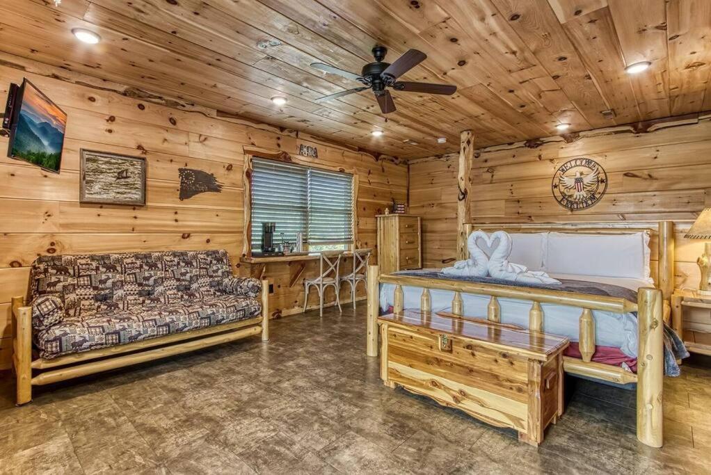 セバービル The Log Castle~Stunning Mountain Views~Hot Tubヴィラ エクステリア 写真